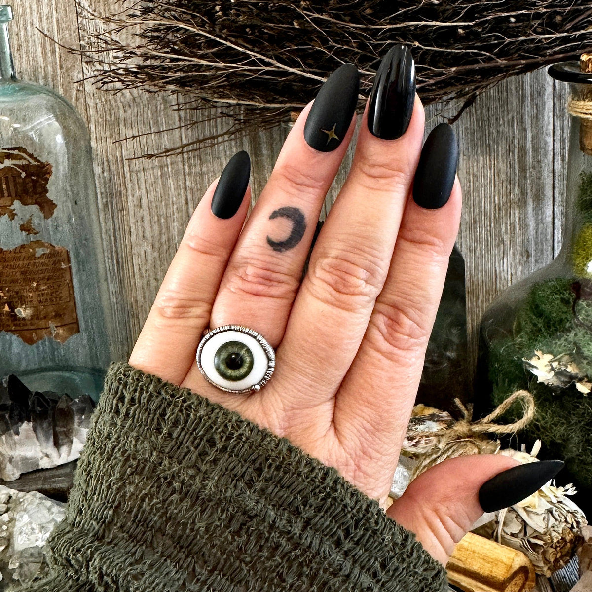 Silver eye ring with green iris design from FOXLARK collection, available in sizes 6 to 10, featuring detailed glass eye artwork