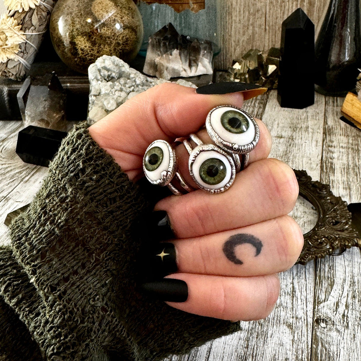 Silver Green Iris Glass Eye Ring from FOXLARK Collection, available in sizes 6 to 10, featuring a detailed eye design.