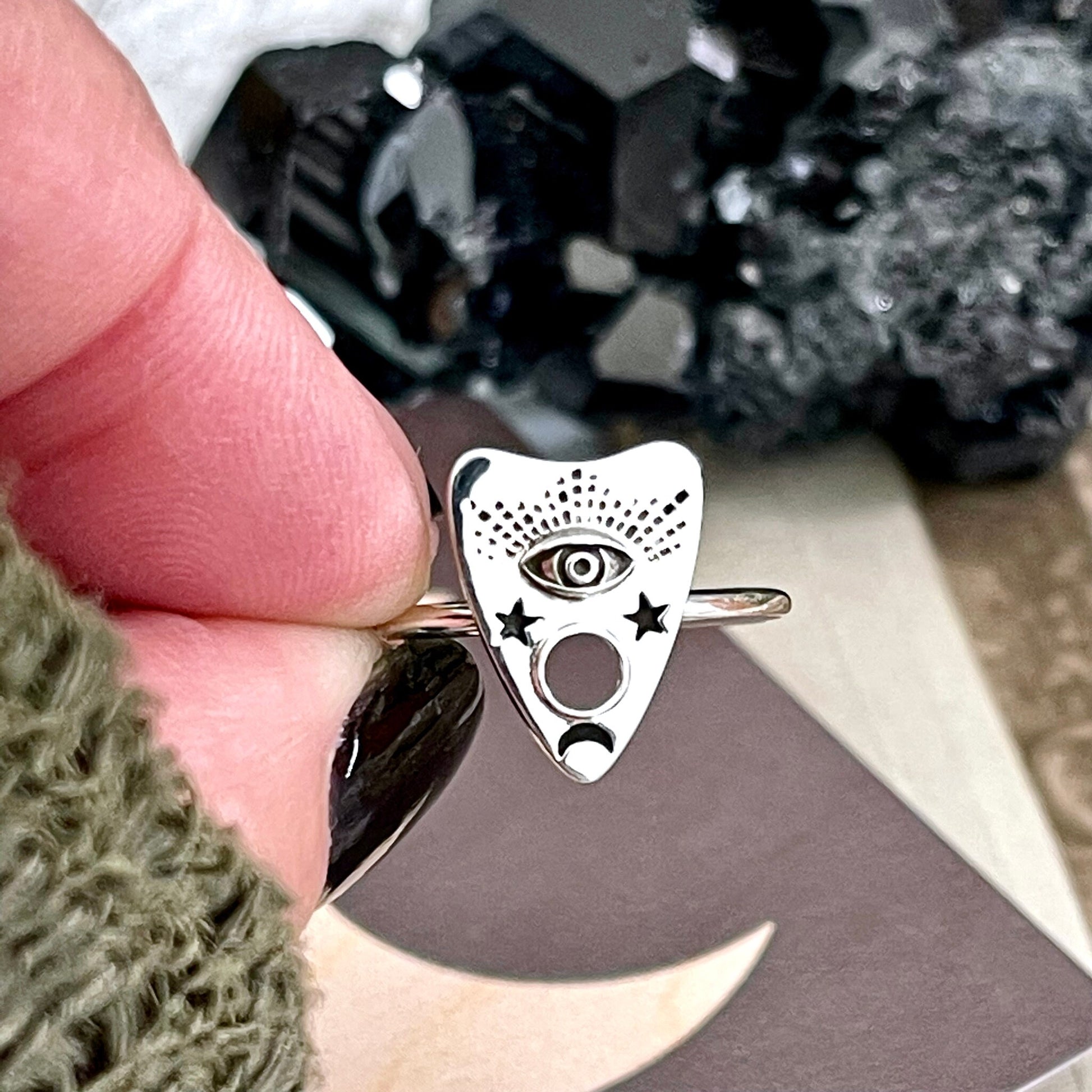 Tiny Talisman Planchette Ring in Sterling Silver / Size 7 8 9.