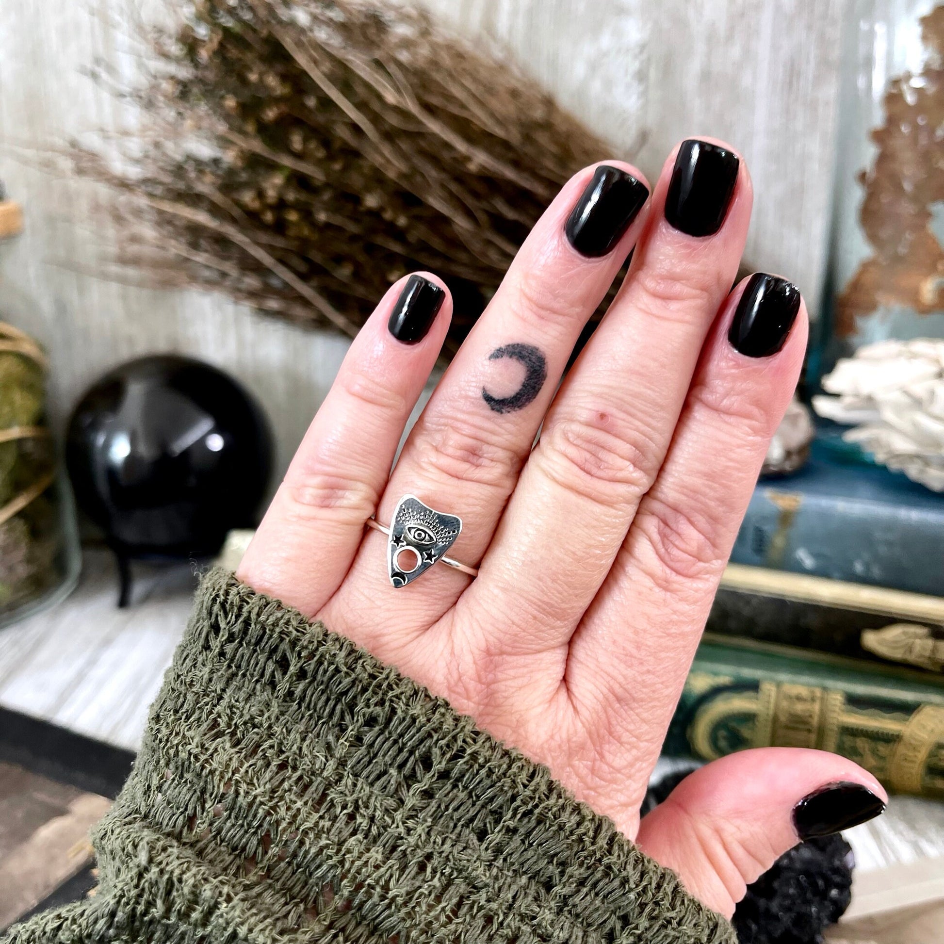 Tiny Talisman Planchette Ring in Sterling Silver / Size 7 8 9.