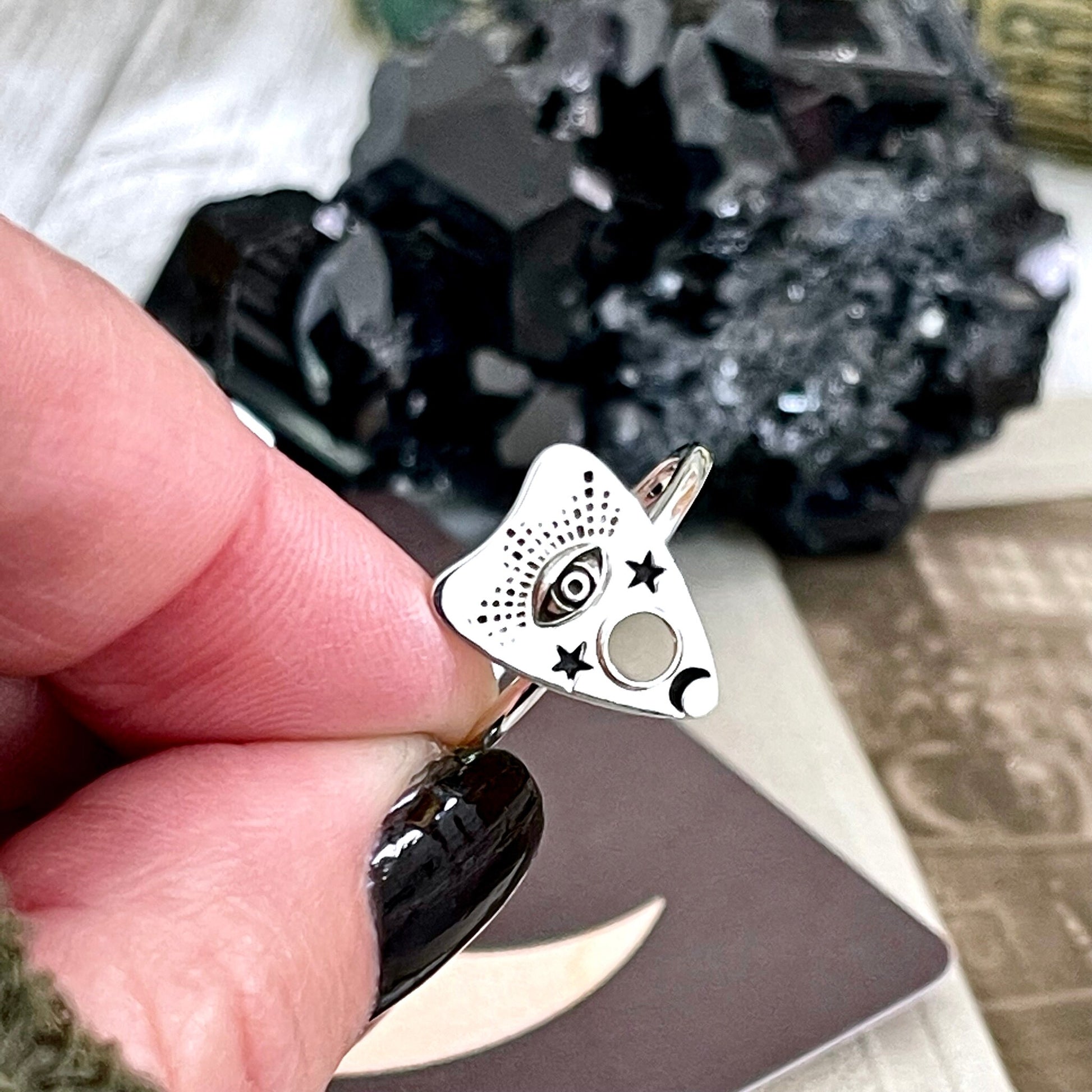 Tiny Talisman Planchette Ring in Sterling Silver / Size 7 8 9.