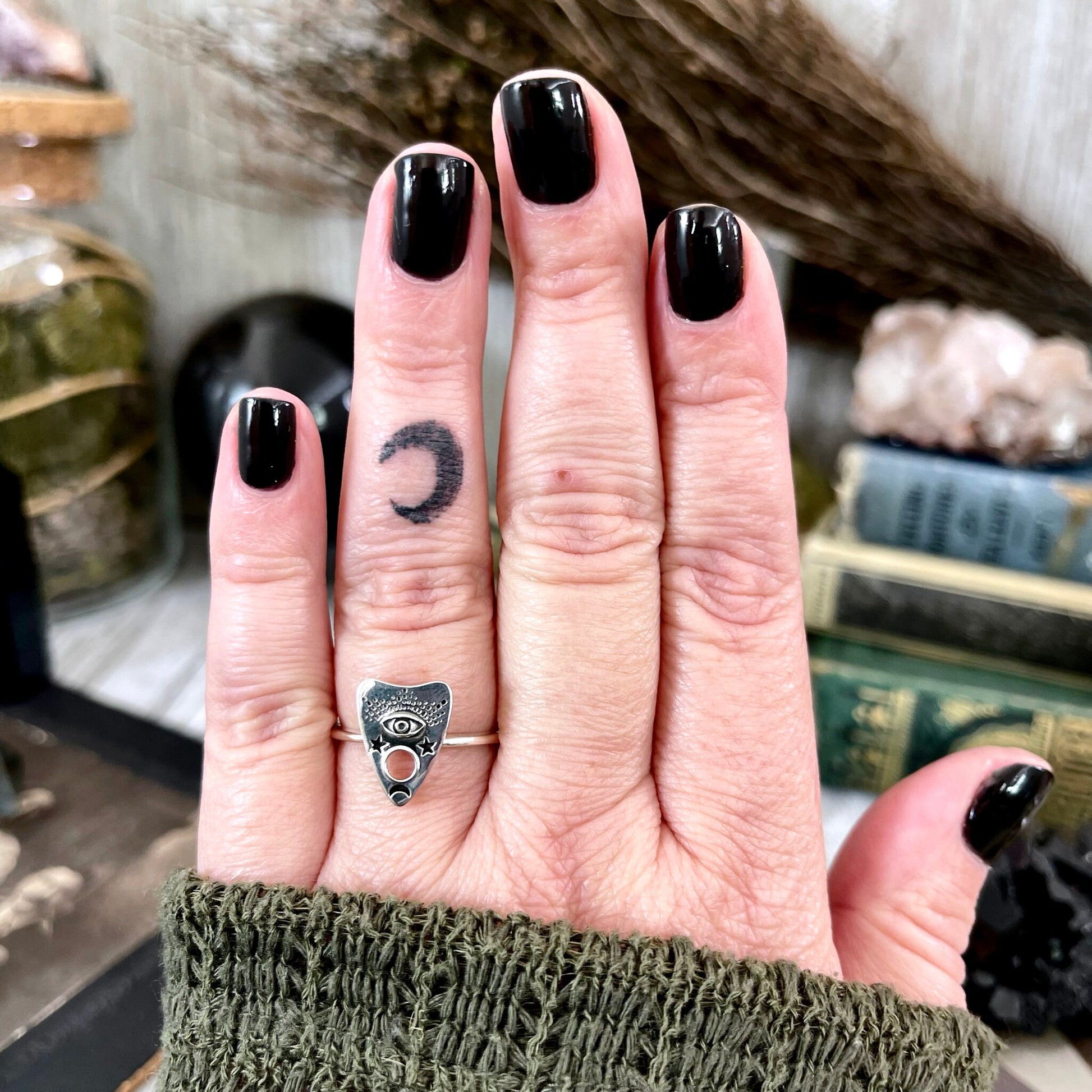 Tiny Talisman Planchette Ring in Sterling Silver / Size 7 8 9.