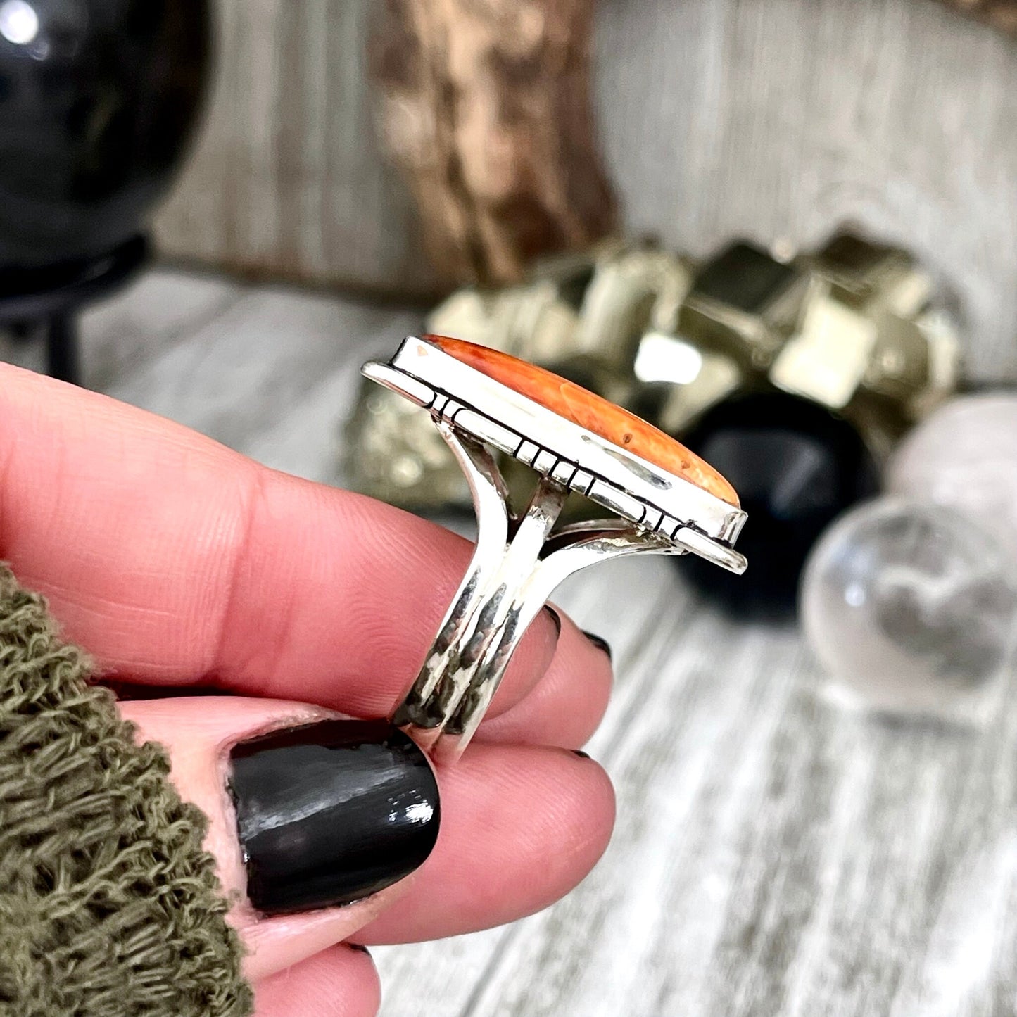 Size 9 Stunning Spiny Oyster Statement Ring Set in Sterling Silver / Curated by FOXLARK Collection