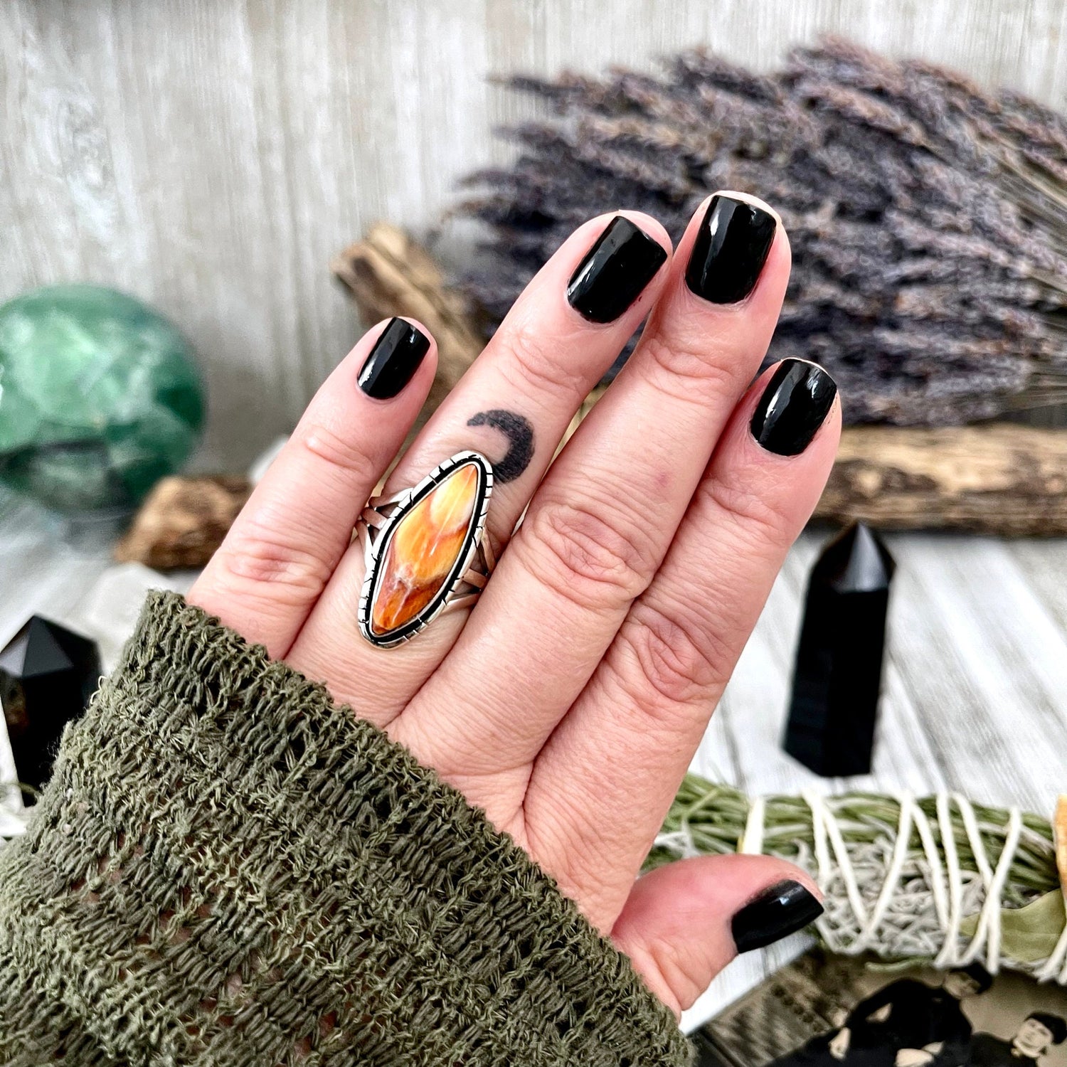 Size 8 Stunning Spiny Oyster Statement Ring Set in Sterling Silver / Curated by FOXLARK Collection